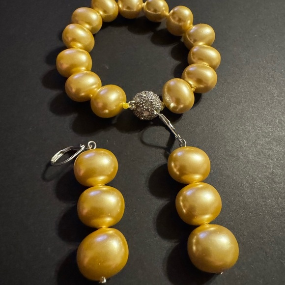 Golden Shell Pearl and Australian Crystal Bracelet and Earring Set - Picture 1 of 6